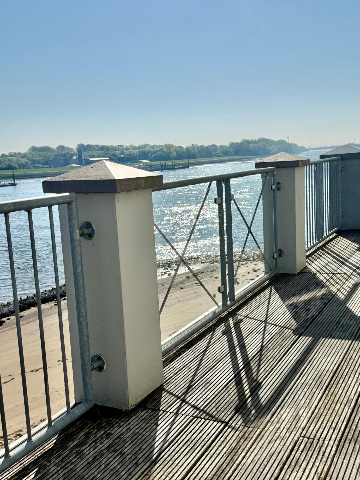 Gaestehaus Weserblick Am Weser-Sandstrand Berne Exterior foto